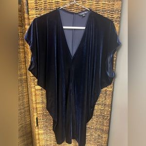 Lands End- Womens Deep Blue Valor Shirt , V Neck,‎ Size:14/16, pre-owned